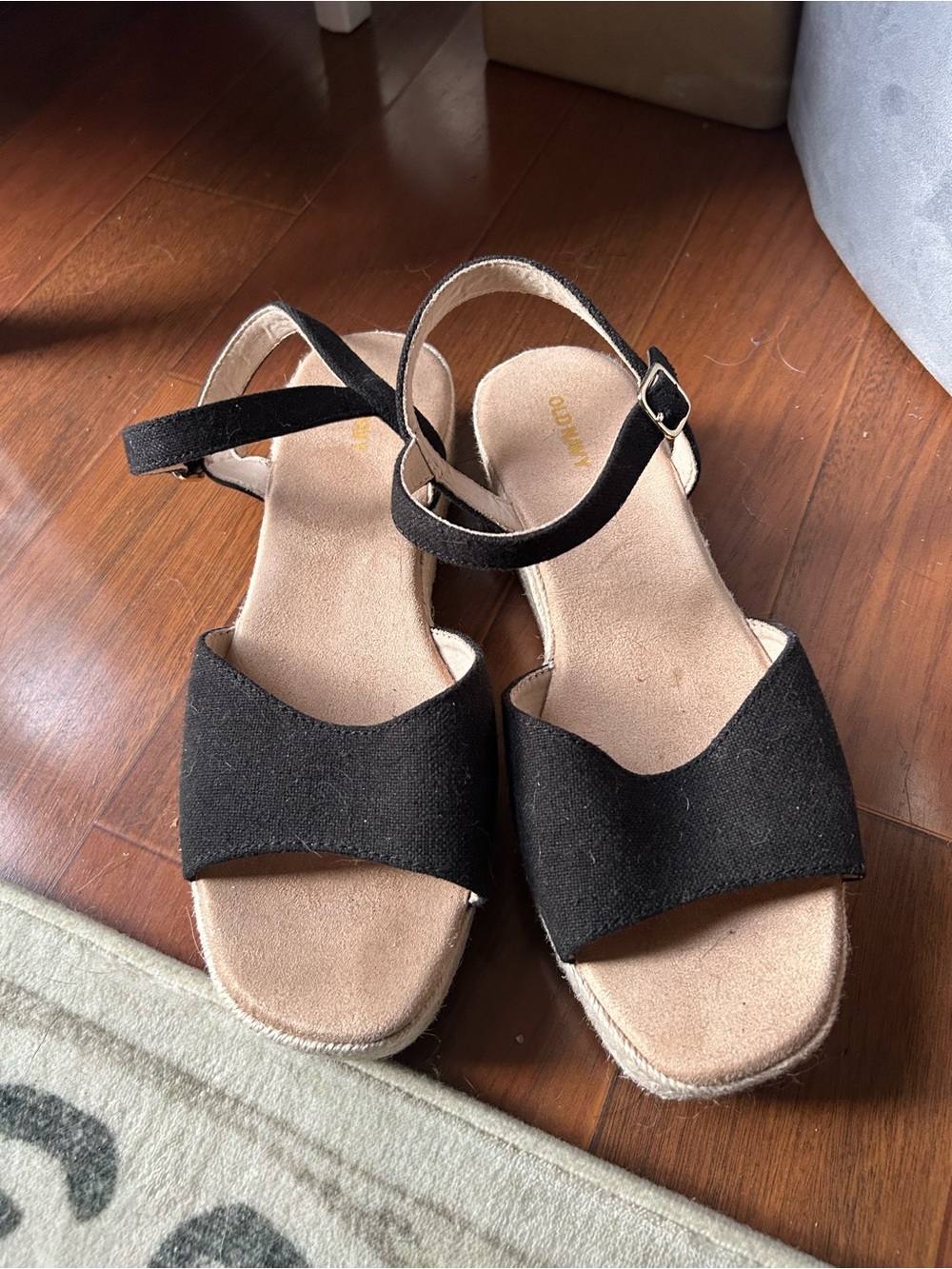 Old Navy Black Ankle-Strap Open-Toe Sandals with Tan Footbed
